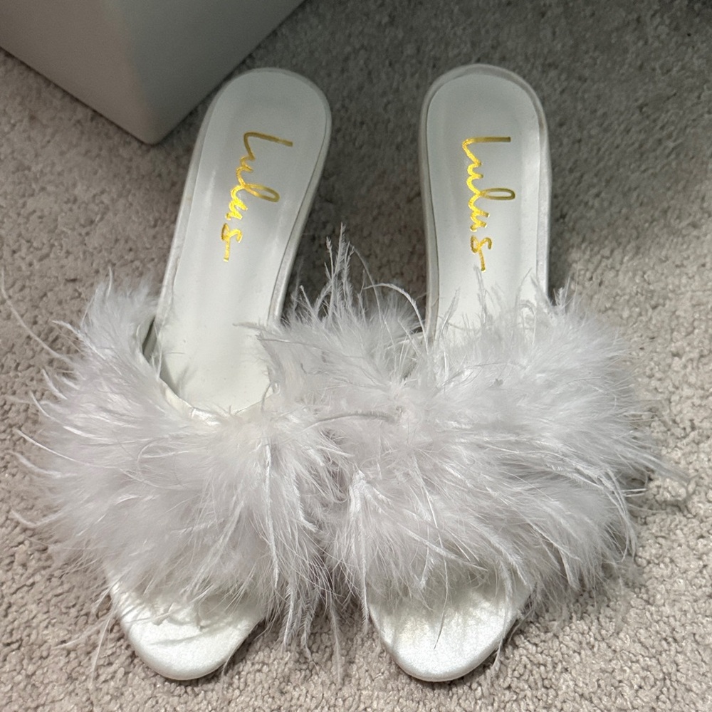 Lulu's Cream Feathered Mules